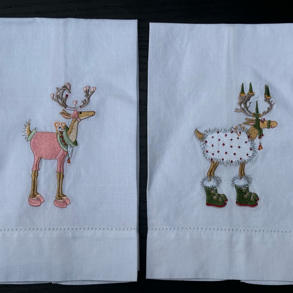 (2) Patience Brewster Reindeer Linen Guest Tea Towels